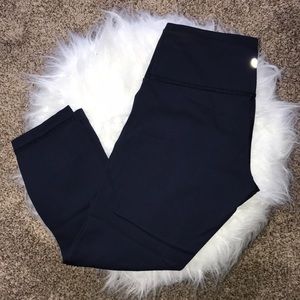 Lululemon crop- navy blue